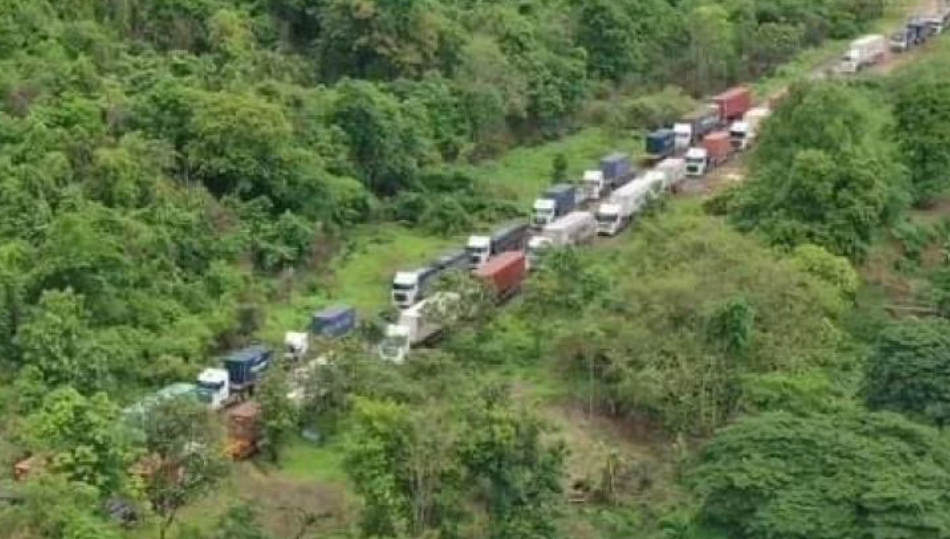 Perbatasan Myanmar-Thailand Ditutup Akibat Perang. Ratusan Truk Antre Seminggu